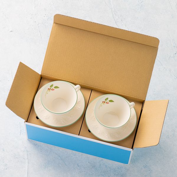 フェスティビティ> ラズベリー ティーカップ&ソーサー ペア | アンシェ